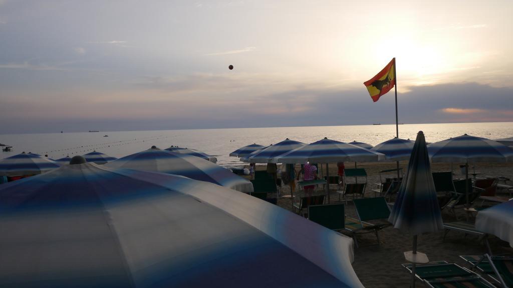 Espana Aparthotel Škalngur Kültér fotó